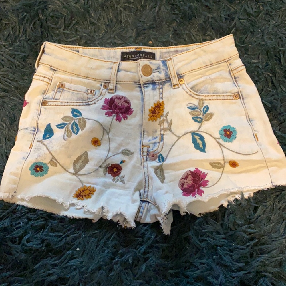 Aeropostale embroidered Jean shorts sz 0